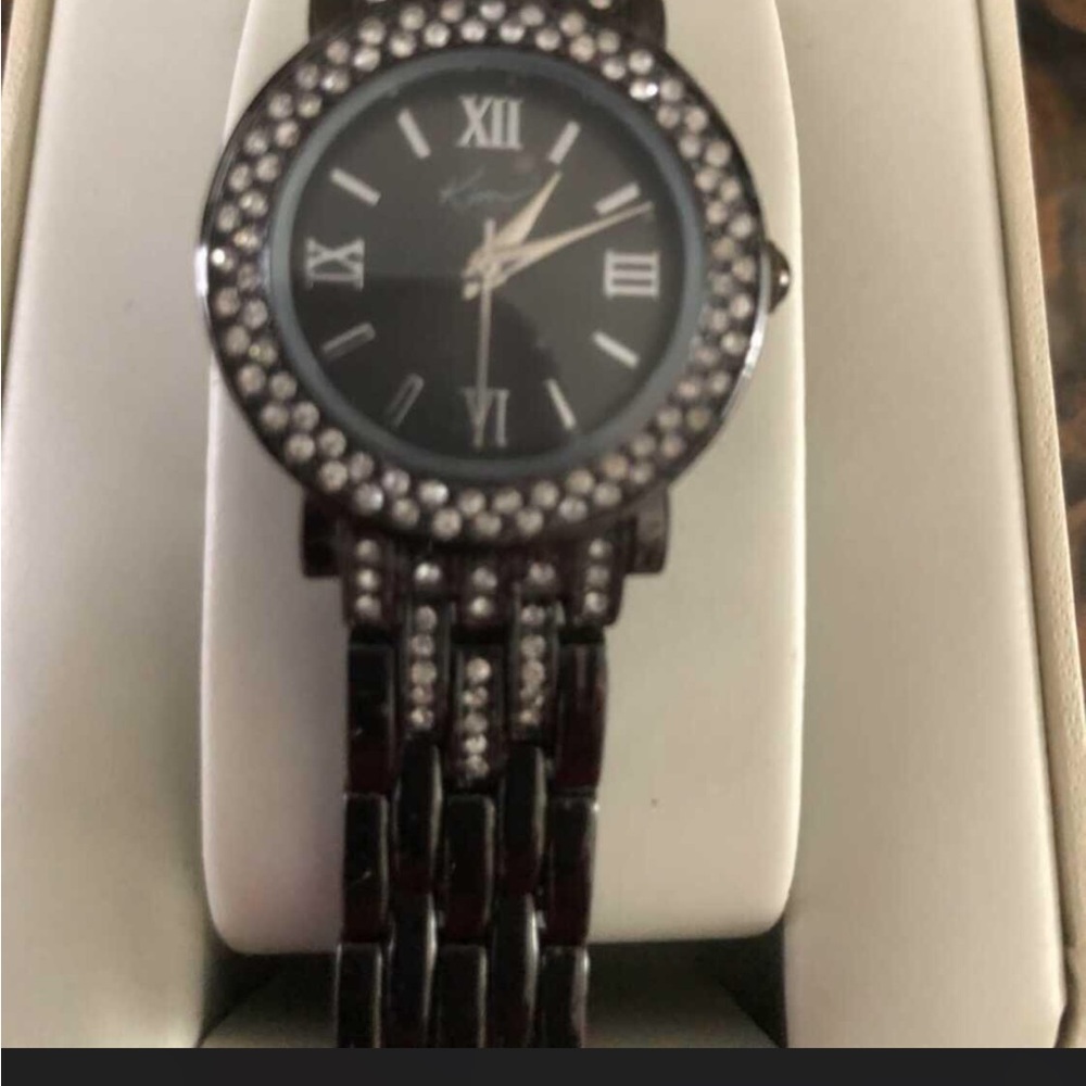 New: Ladies Watch - Picture 2 of 3